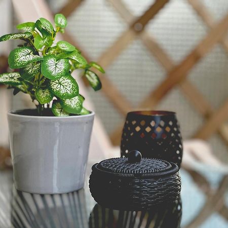 Comfy Den By Cozy Stories Apartment อเล็กซานโดรโพลิส ภายนอก รูปภาพ
